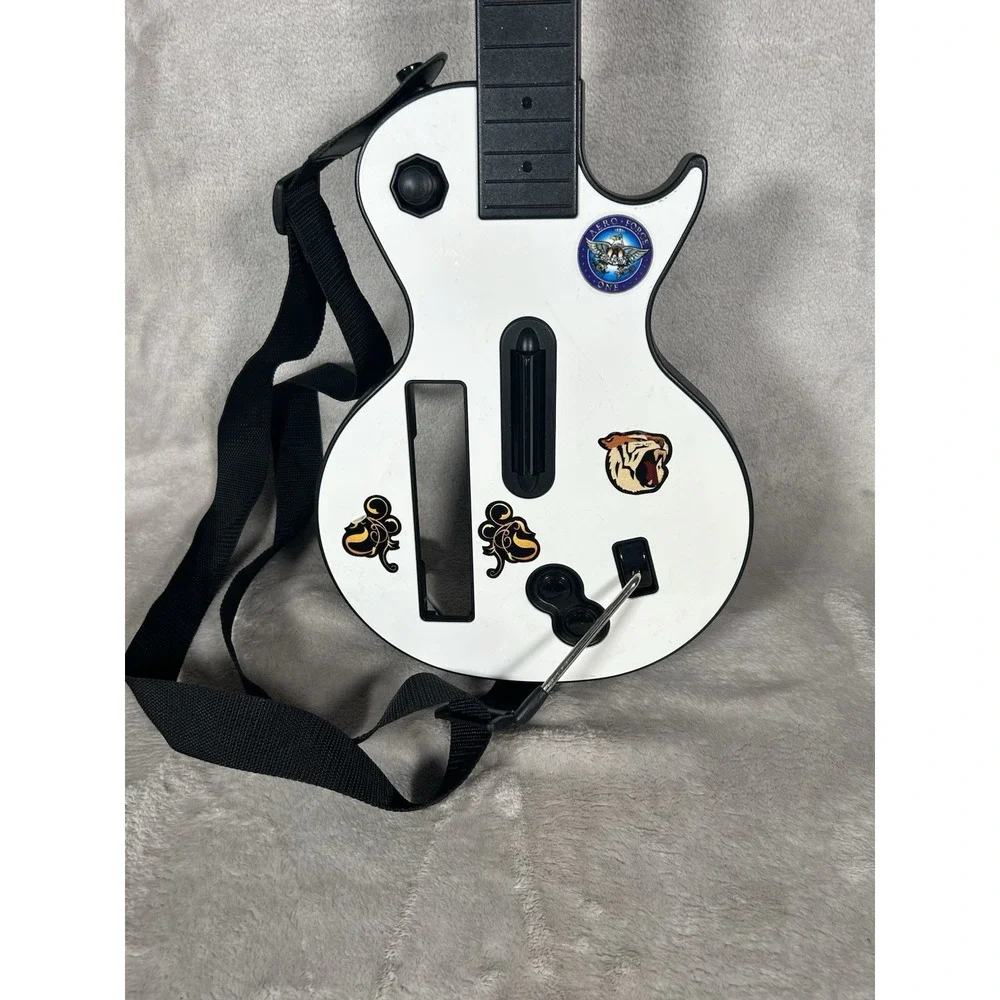 Nintendo Wii Guitar Hero Les Paul Controller RedOctane 95125.805 White w/ Strap